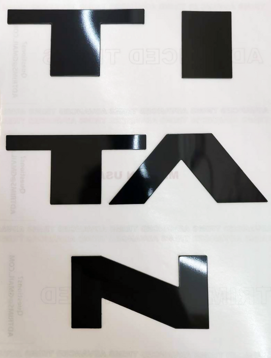 Letras negras brillantes para inserciones de plástico protectoras de portón trasero Nissan Titan 2016 - 2021